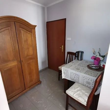 Pokoje Goscinne Luiza Оструда